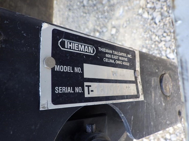 2021-ford-f350-image-11