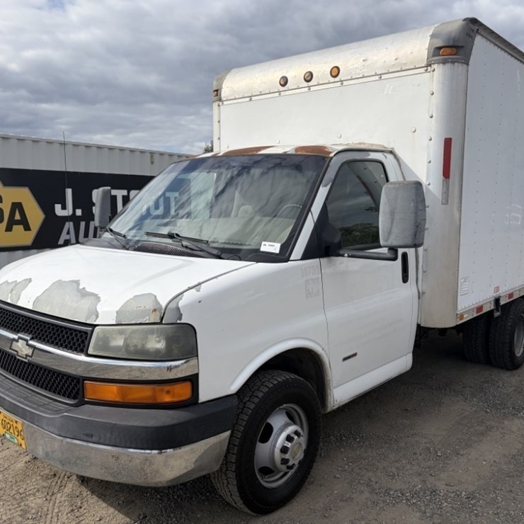2006 Chevrolet Express Box Truck