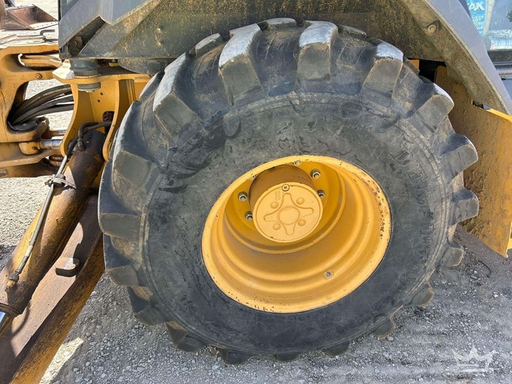 deere-410l-image-39