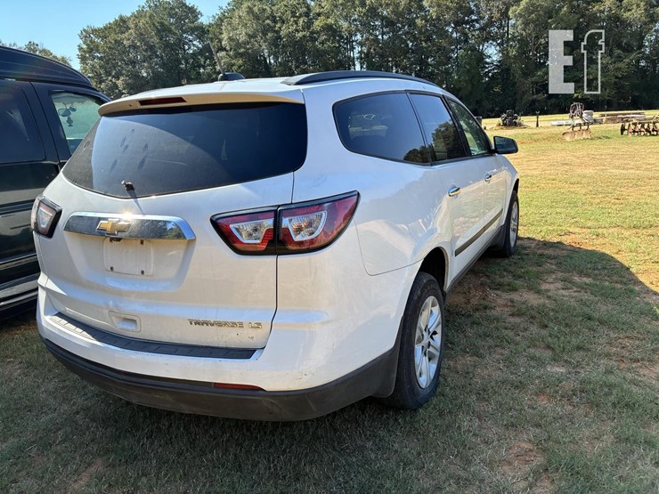 2016-chevrolet-traverse-ls-image-3