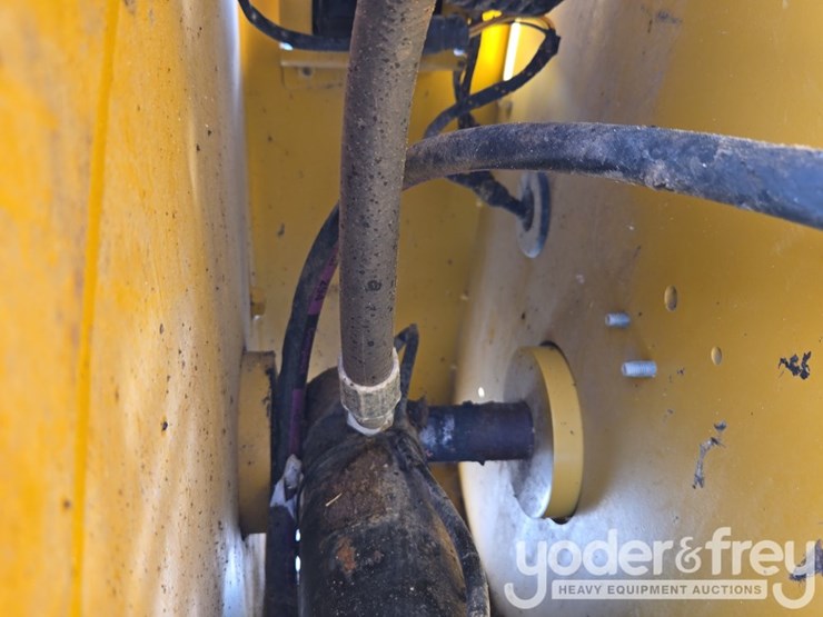 2023-caterpillar-259d3-image-28