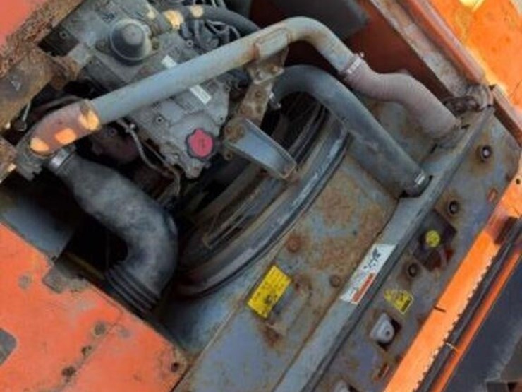 2014-hitachi-zx220w-3-image-41
