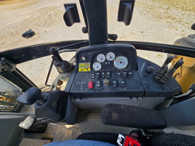 caterpillar-420e-image-42