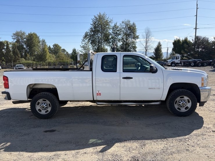 2013-chevrolet-silverado-2500-image-3