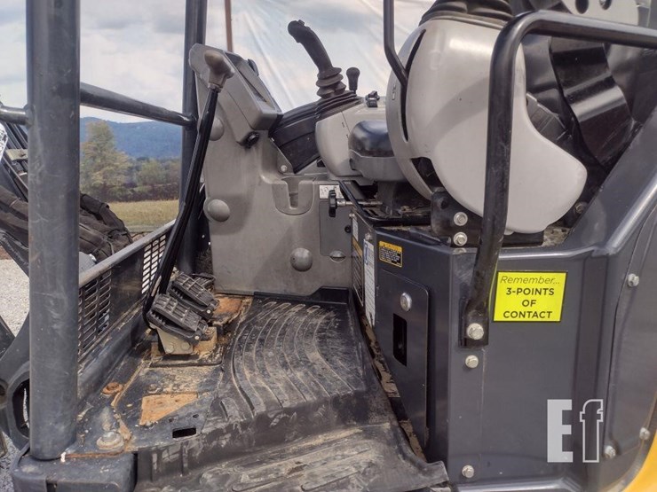 2021-deere-35g-image-11