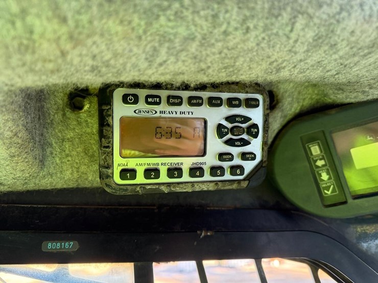 2012-deere-323d-image-25