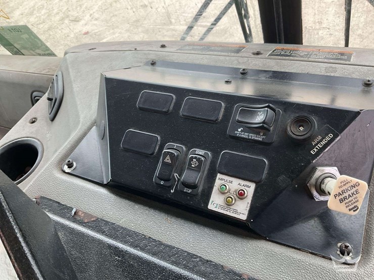 2019-peterbilt-520-image-13
