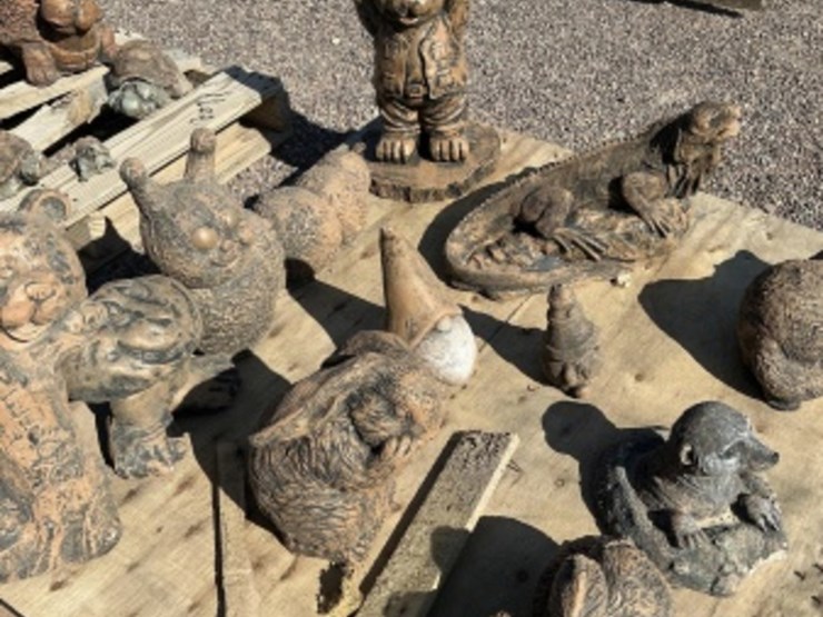 pallet-of-asst-concrete-statues-image-4