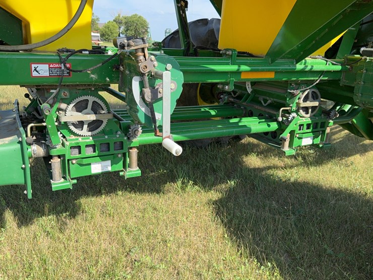 john-deere-1820-image-3