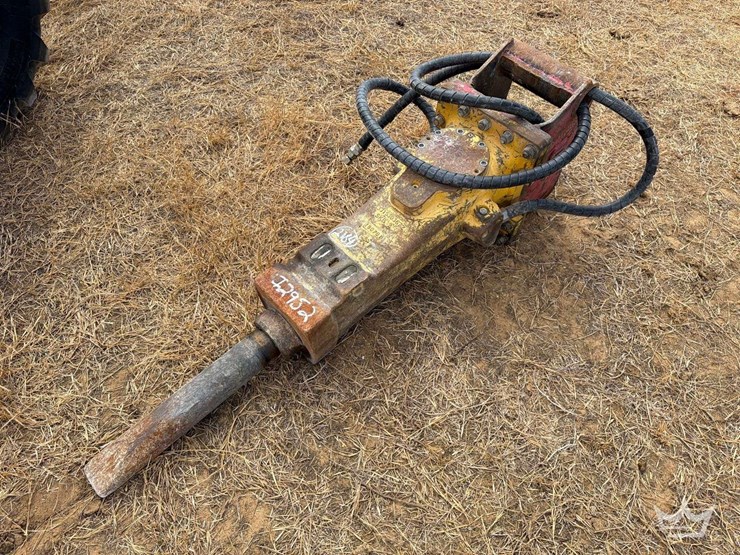 epiroc-sb302-hydraulic-breaker-excavator-attachment-image-2