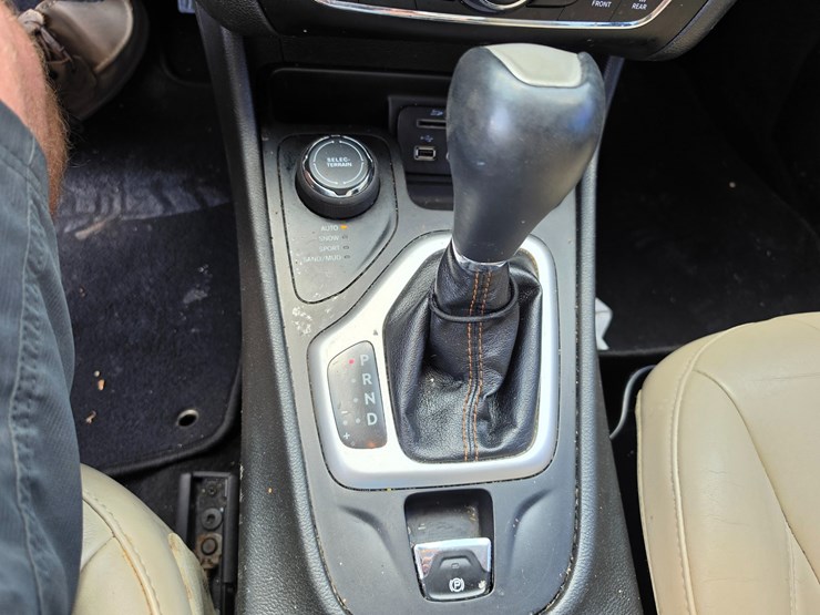2015-jeep-cherokee-image-39