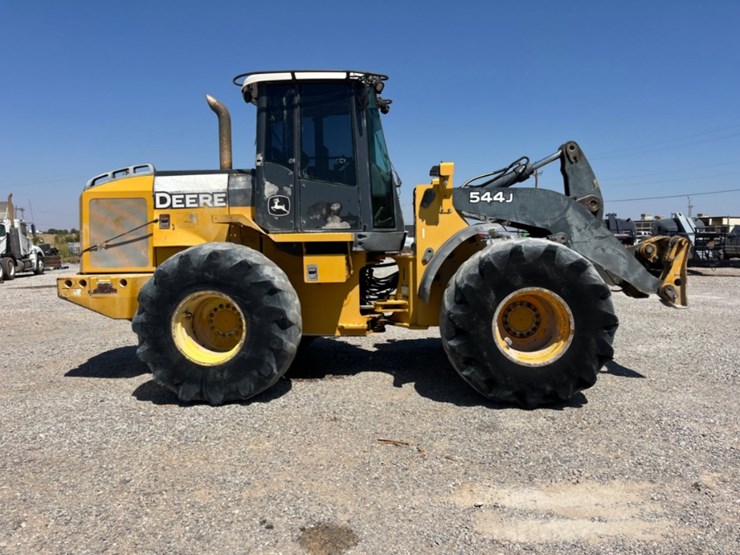 2010-deere-544j-image-4