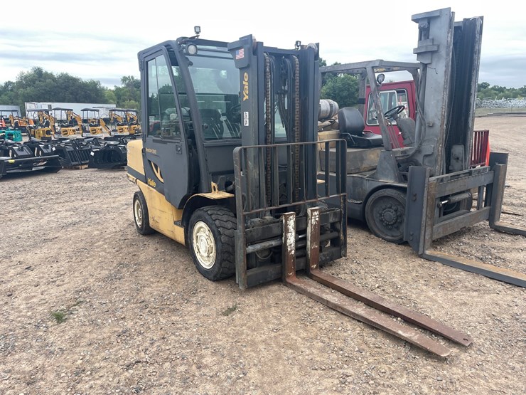 #1062-•-yale-veracitor-90vx-forklift-image-2