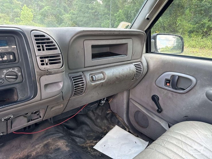 2000-chevrolet-3500-image-15