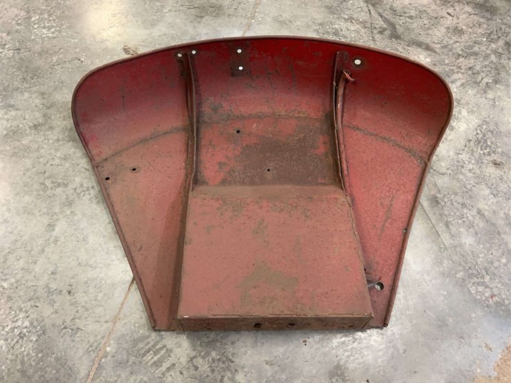 international-harvester-544-fenders-and-battery-holder-image-15