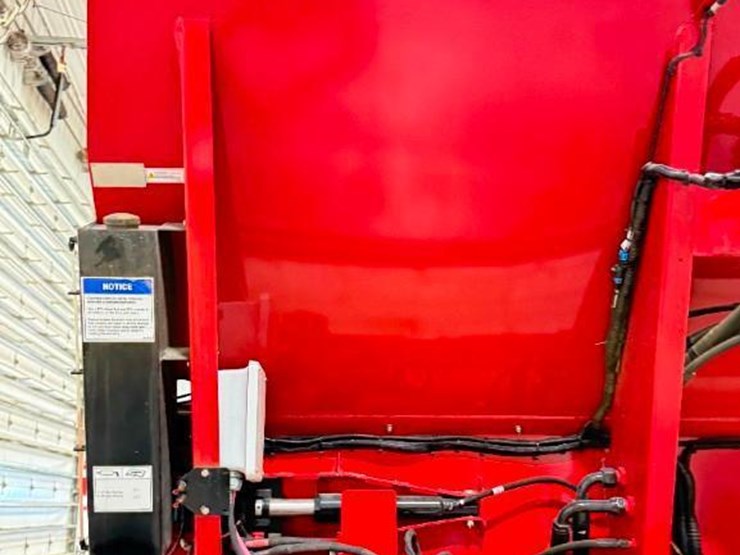 2024-case-ih-trident-5550-image-4