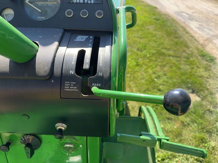 john-deere-2520-image-36