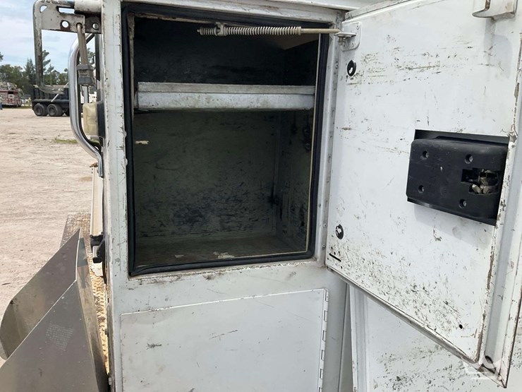 2018-international-durastar-4300-image-42