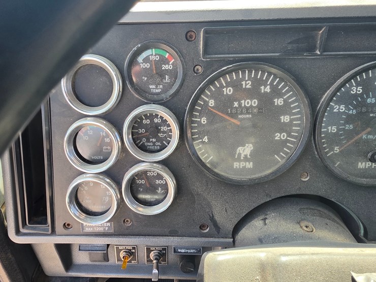 1996-mack-ch600-image-88