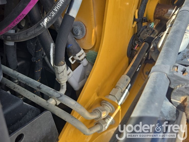 2019-caterpillar-226d-image-23