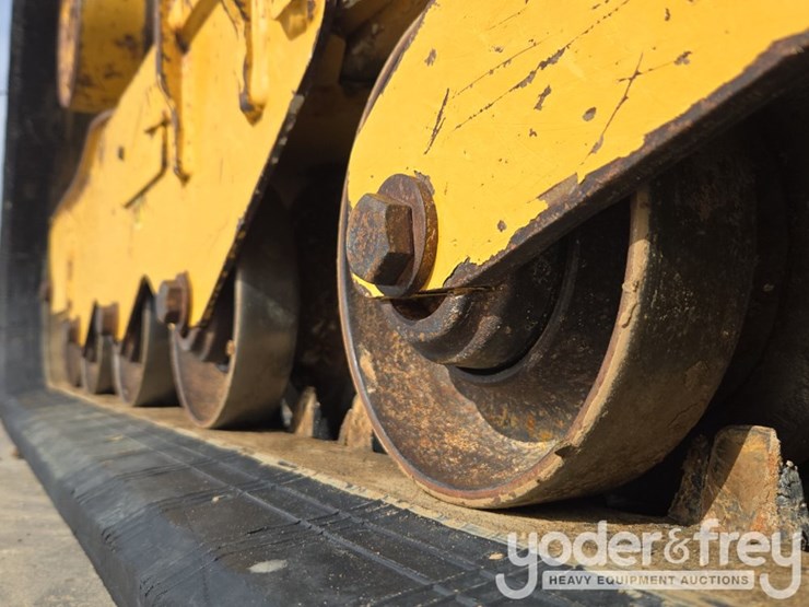 2023-caterpillar-259d3-image-14