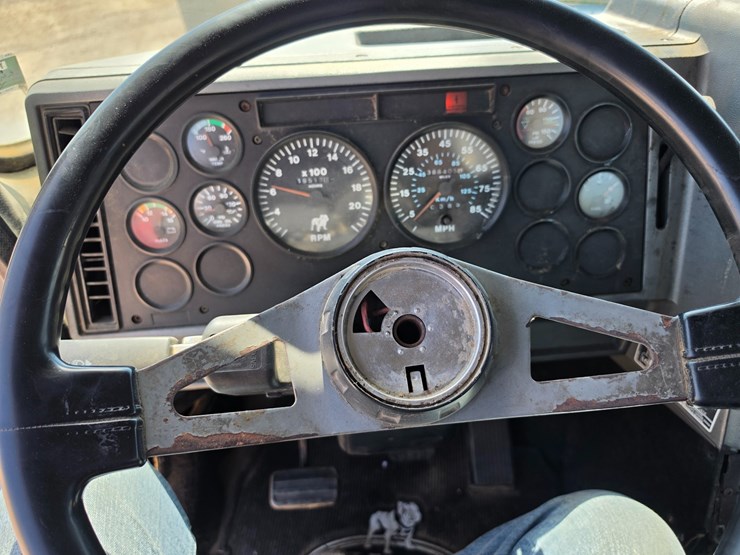 1997-mack-ch600-image-91