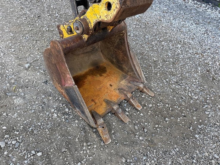 2005-deere-35d-image-8