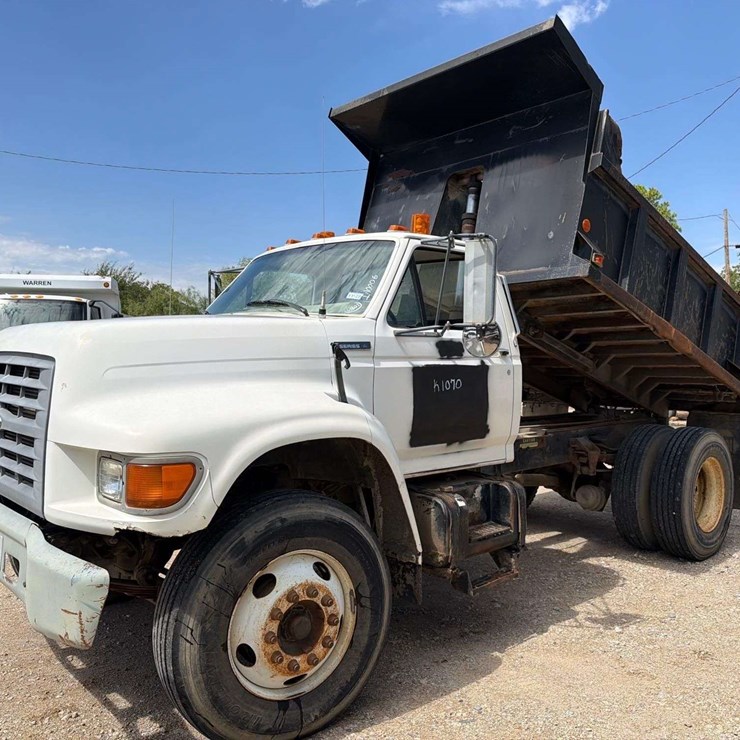 1997 FORD F800