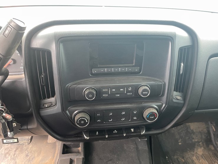 2014-chevrolet-3500-image-18