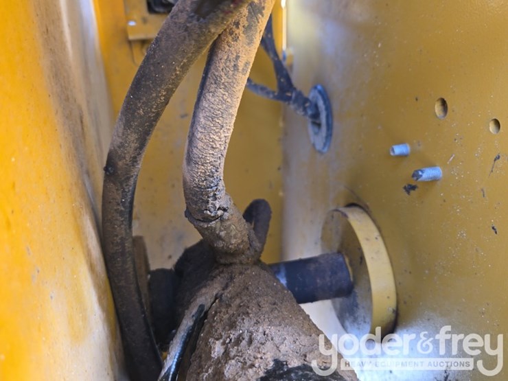 2023-caterpillar-259d3-image-29