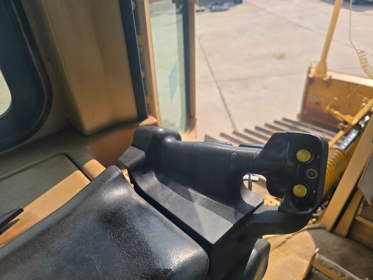 2002-caterpillar-d6m-lgp-image-113
