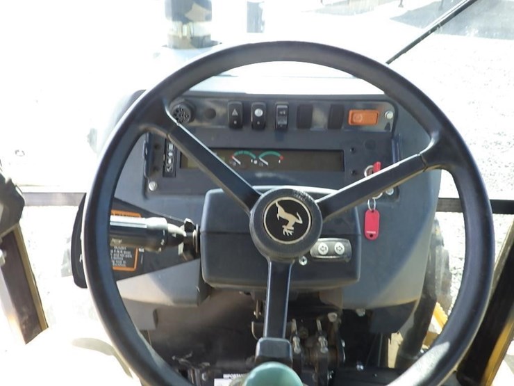 2019-deere-210l-image-41
