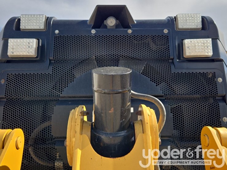 2015-caterpillar-140m3-awd-image-70