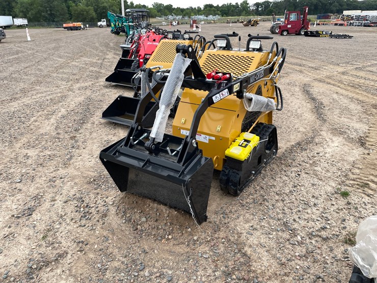 #5513-•-2026-agt-compact-track-loader-image-2