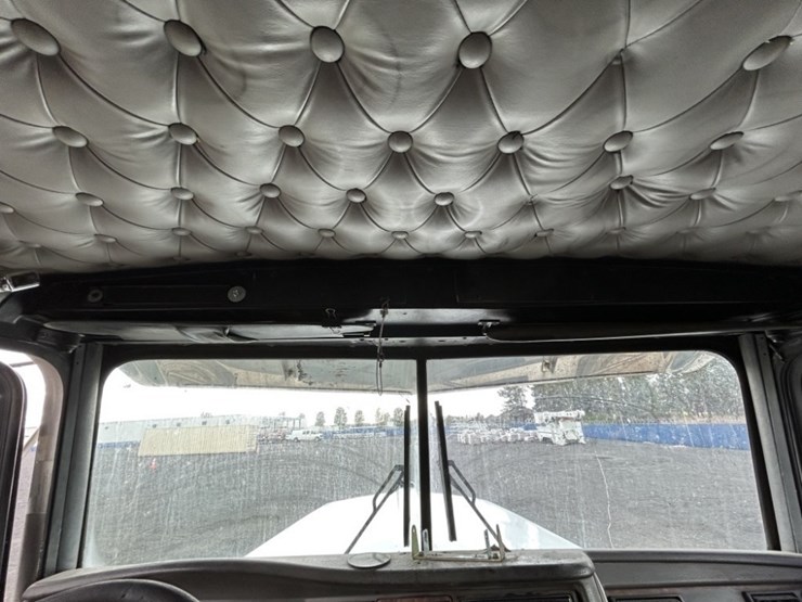 2006-kenworth-w900-image-19