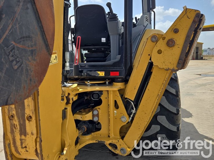 2019-caterpillar-420f2-image-34