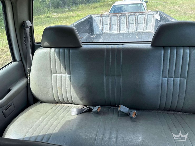 2000-chevrolet-3500-image-18