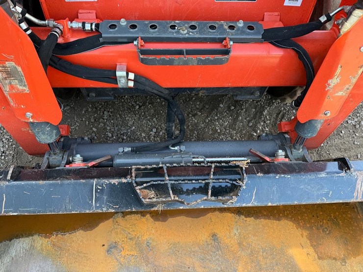 2025-kubota-ssv75-image-10