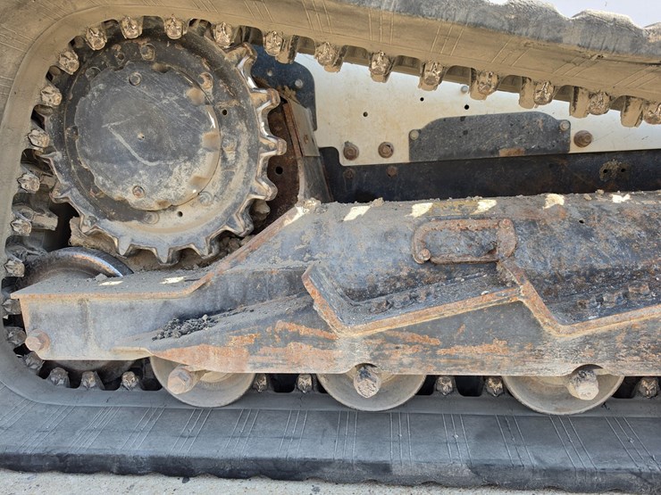 2022-bobcat-t770-image-50
