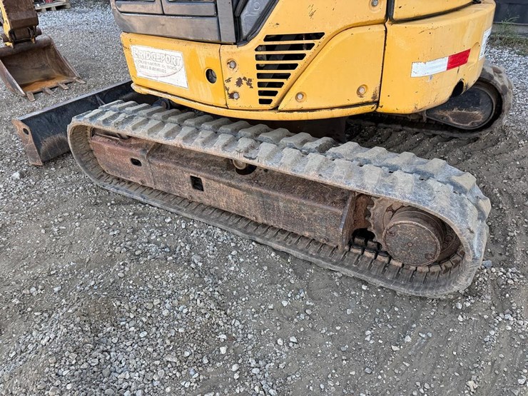 2005-deere-35d-image-15