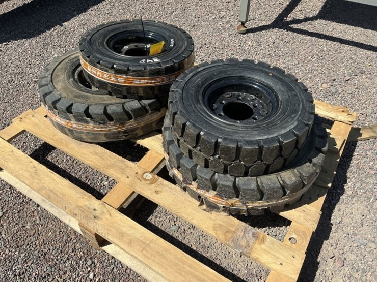 set-of-forklift-wheels-&-tires-image-1