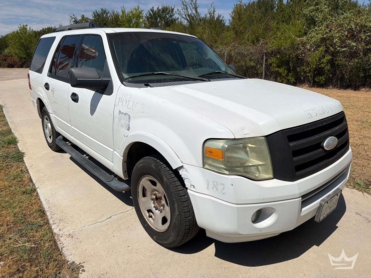2010-ford-expedition-image-2