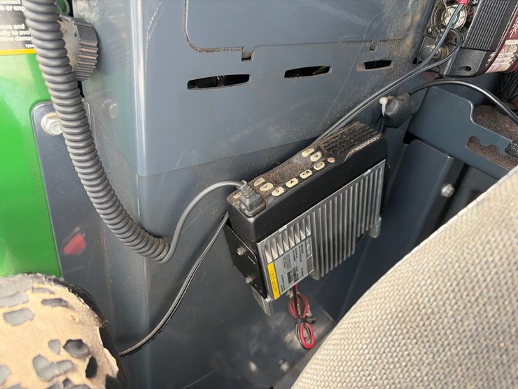 2015-deere-853m-image-40