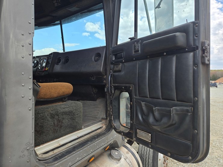 #1803-•-1987-international-tandem-axle-dump-truck-image-49