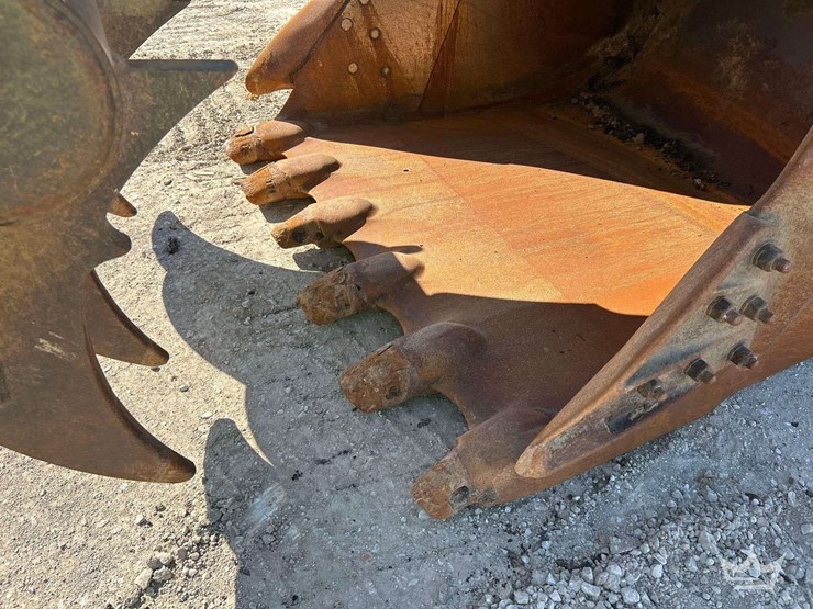 2017-komatsu-pc490lc-11-hydraulic-excavator-image-29