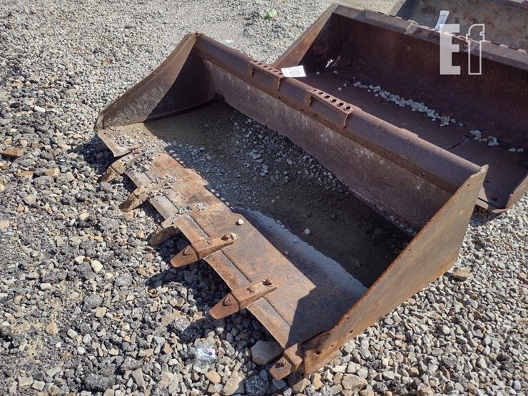 66-inch-toothed-skid-loader-bucket-image-1