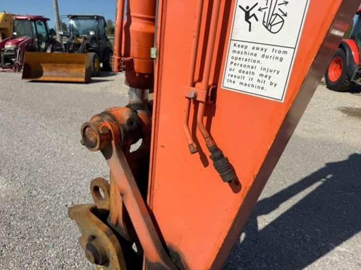 2014-hitachi-zx220w-3-image-19