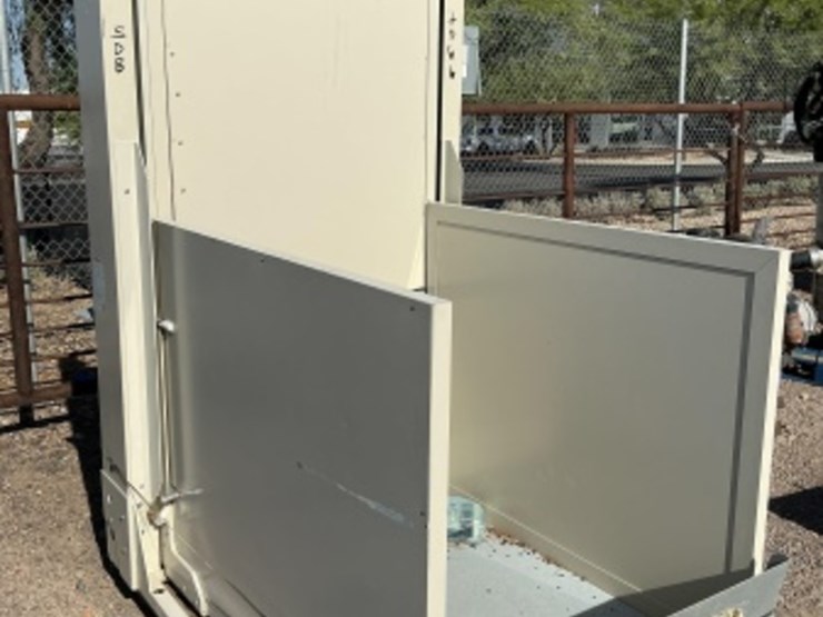 savaria-750lb-electric-chair-lift-image-4