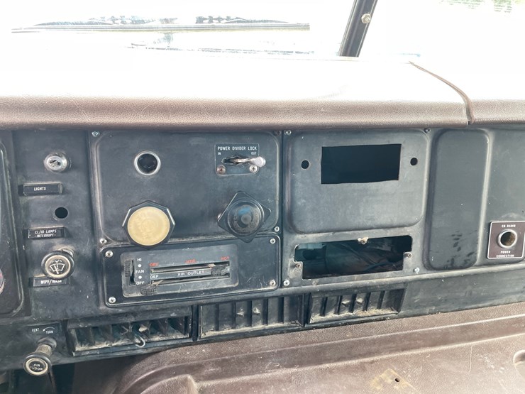 #1451-•-1979-international-f2275-grain-truck-(has-mn-title)-image-46