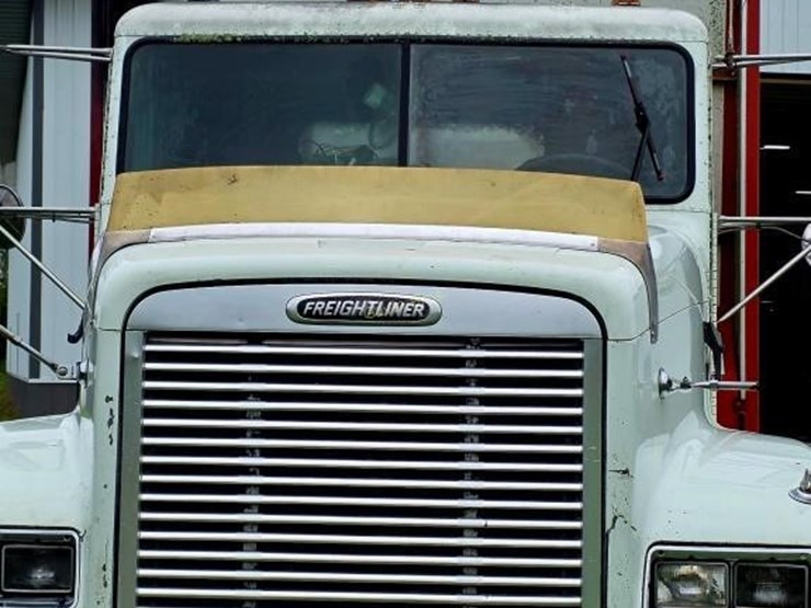 1999-freightliner-fld112-image-2
